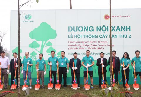 Ông Trần Oanh - PCT, Ông Trần Văn Nghĩa – TGĐ Tập đoàn Nam Cường cùng Ông Lã Quang Thức - Chủ tịch UBND phường Dương Nội, Ông Nguyễn Thế Hảo- hiệu trưởng trường THCS Lê Quý Đôn phát động Lễ hội trồng cây lần thứ 2 – “Dương Nội Xanh”