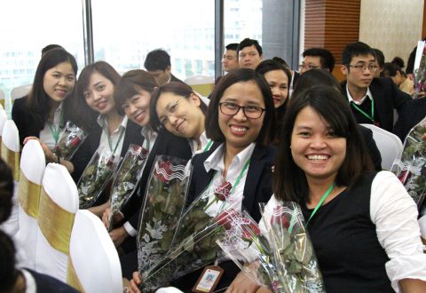 Chị em CBNV rạng rỡ, vui mừng trong ngày 8/3