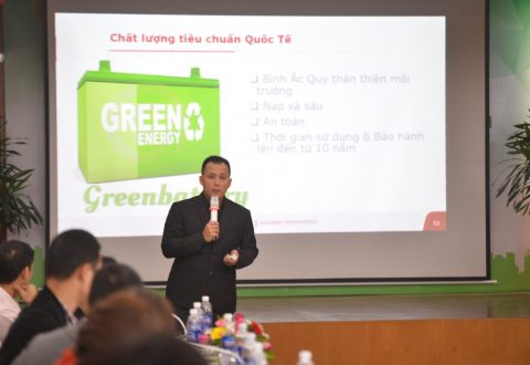 Ông Nguyễn Nguyên Vũ đại diện SolarBK trình bày ứng dụng năng lượng sạch thông minh