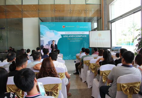 Sự kiện bán hàng đặc biệt đã được tổ chức trong không khí trang trọng, ấm cúng