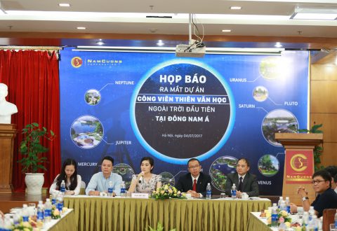 Phó Chủ tịch Tập đoàn Nam Cường – Bà Trần Thị Quỳnh Ngọc (giữa) cùng các chuyên gia hàng đầu của Viện Hàn lâm Khoa học Việt Nam