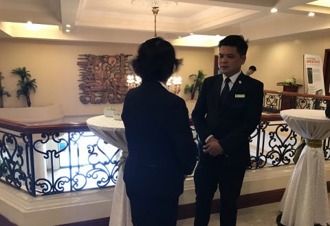 Anh Bùi Thế Hùng – Ban Giám đốc- thâm niên 19 năm công tác tại Khách sạn “19 năm, phải nói là do duyên phận nên tôi gắn bó bền chặt với Khách sạn Nam Cường – Hải Phòng. Tôi tự hào vì được làm việc trong môi trường hiện đại, chuyên nghiệp nhưng cũng rất tình cảm, với những lãnh đạo tài giỏi, tận tâm.”