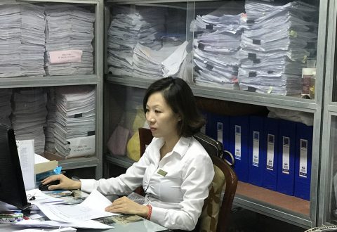 Chị Trần Thị Ngọc Hương – Kế toán - thâm niên 18 năm công tác tại Khách sạn “Tôi yêu môi trường làm việc nơi đây với những đồng nghiệp hết mực cởi mở và chân thành. Để rồi, càng làm việc, tôi càng thấy gắn bó và tin yêu khách sạn Nam Cường – Hải Phòng.”