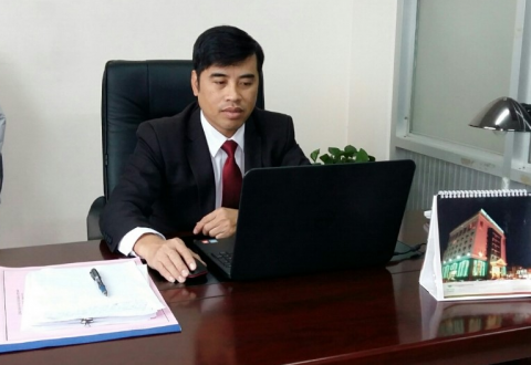 Anh Nguyễn Vĩ Đại - Ban Giám đốc – thâm niên 19 năm công tác tại Khách sạn “Đã gần 2 thập kỷ trôi qua nhưng tôi vẫn nhớ như in ngày đầu tiên đến xin việc. Để lại trong tôi ấn tượng sâu sắc là Cố Chủ tịch cũng là người phỏng vấn trực tiếp,ở Ông vừa toát lên tư chất của một người lãnh đạo có tâm có tầm, có tầm nhìn và chiến lược phát triển khác biệt nhưng vẫn rất bình dị với tư duy luôn hướng tới cộng đồng, tối ưu lợi ích cho người lao động.”